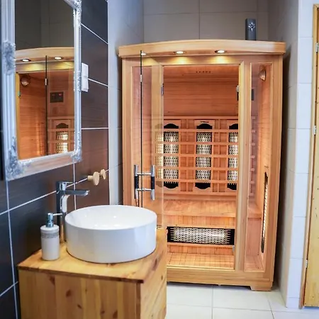 Varkert Deluxe Apartmanhaz Villa Miskolc