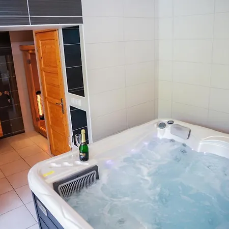 Varkert Deluxe Apartmanhaz - Korlatlan Privat Wellness * ミシュコルツ