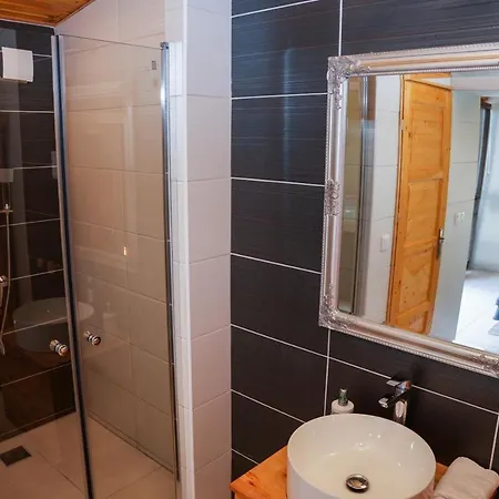 Villa Varkert Deluxe Apartmanhaz *