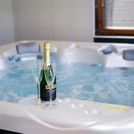 Varkert Deluxe Apartmanhaz - Korlatlan Privat Wellness *