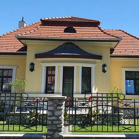 Villa Varkert Deluxe Apartmanhaz Miskolc