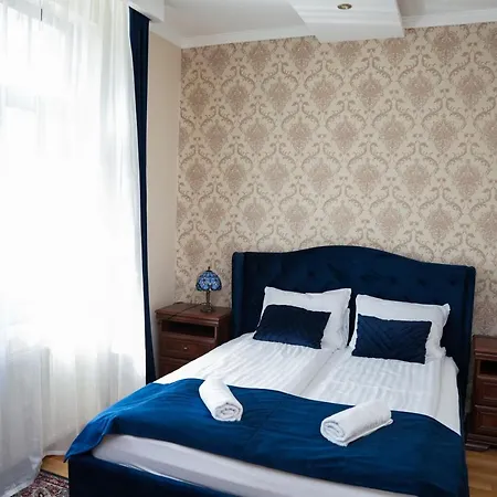 Varkert Deluxe Apartmanhaz Villa *