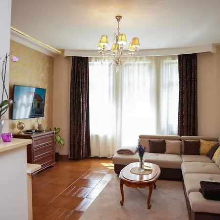 Varkert Deluxe Apartmanhaz Villa