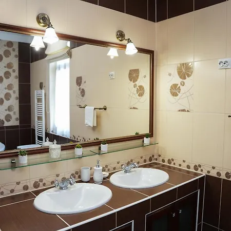 Varkert Deluxe Apartmanhaz - Korlatlan Privat Wellness ヴィラ ミシュコルツ