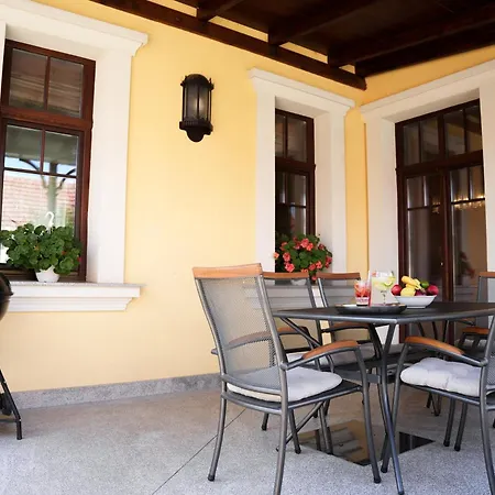 Varkert Deluxe Apartmanhaz - Korlatlan Privat Wellness וילה