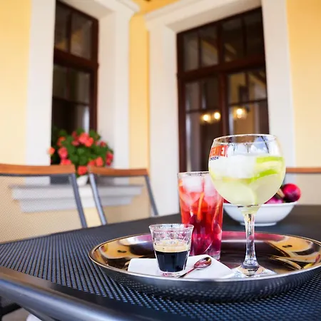 Varkert Deluxe Apartmanhaz - Korlatlan Privat Wellness