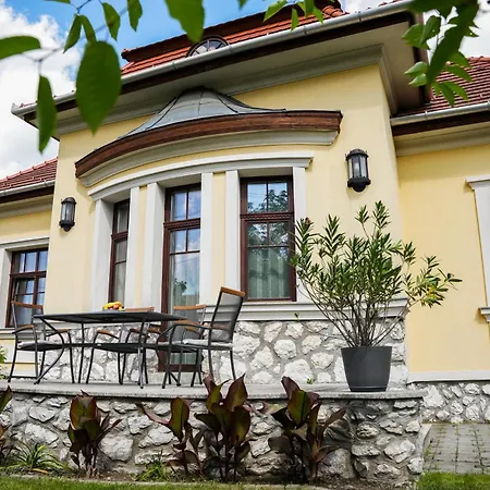 Varkert Deluxe Apartmanhaz - Korlatlan Privat Wellness 빌라