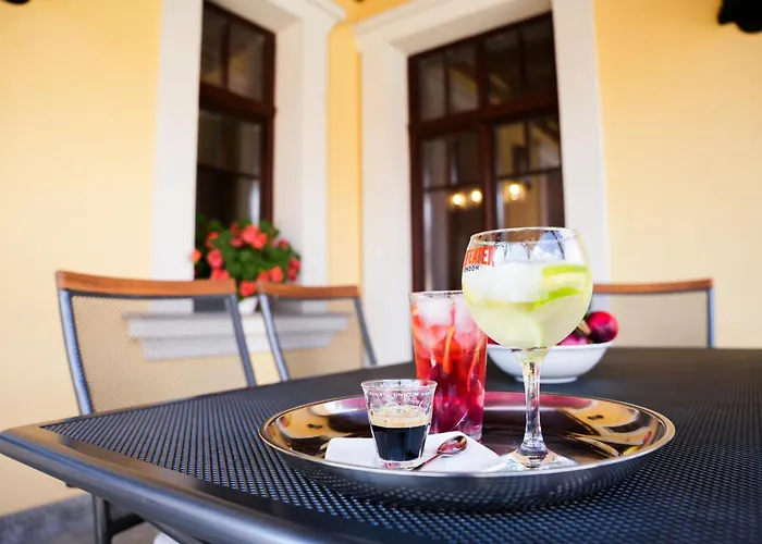 Varkert Deluxe Apartmanhaz - Korlatlan Privat Wellness